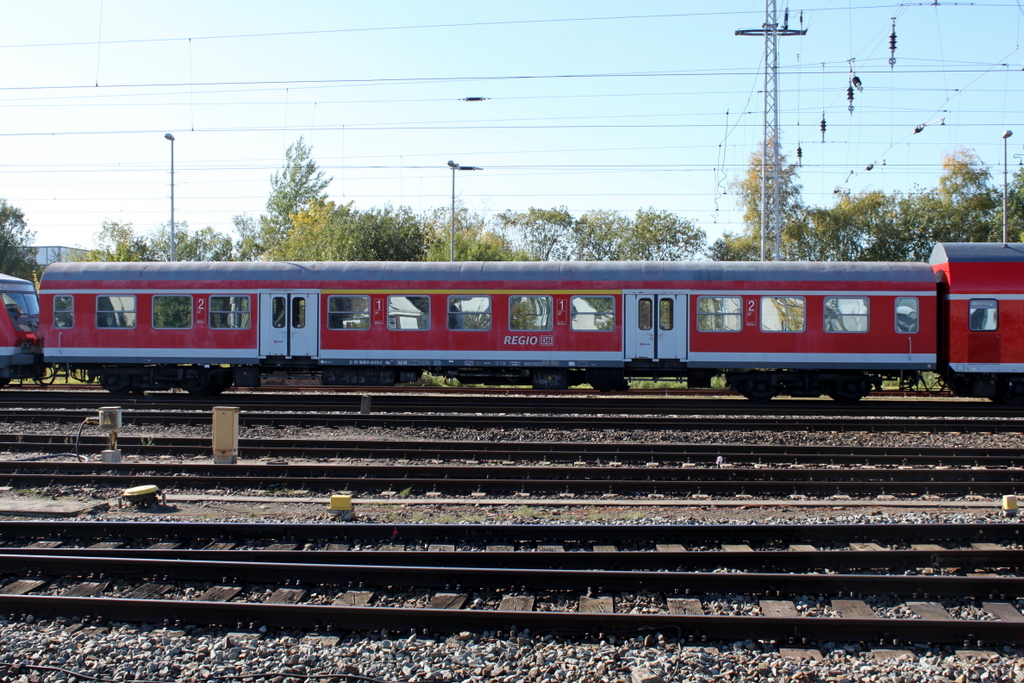 Halberstdter Mitteleinstiegswagen der Bauart ABy stand abgestellt im Rostocker Hbf.11.10.2015