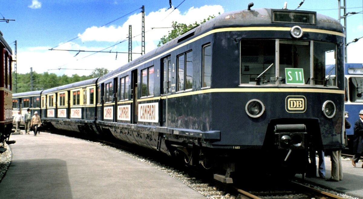 Hamburger S-Bahn Typ 471 Nr.1403 bei der Ausstellung 100 Jahre elektrische Lokomtive in M�nchen-Freimann am 25-05-1979.