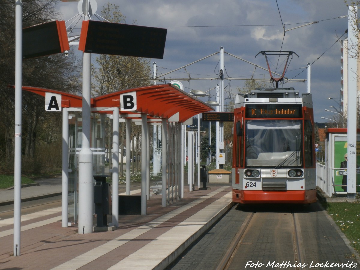 HAVAG Wagen 624 als Linie 10 mit ziel Hauptbahnhof an der Endhaltestelle G�ttinger Bogen am 18.4.15