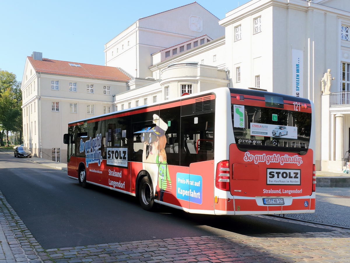 Heckansicht eines Mercedes Citaro II der VVR in Stralsund auf dem Olaf-Palme Platz am 22. September 2020.