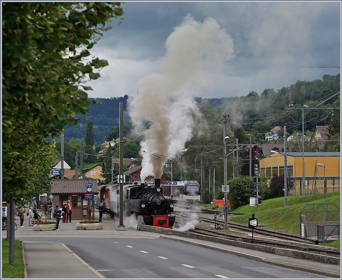 Herrlich rauchend und dampfend verlässt die Blonay-Chamby G 2x 2/2 105 Blonay in Richtung Chamby. 

14. Juni 2020