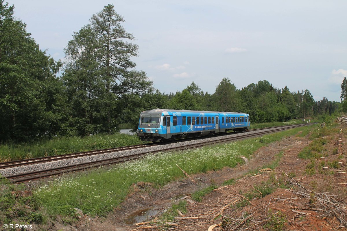 Heute konnte die nächste 628iger Überführung erlegt werden, es ist der zweite Bahnland Bayern Werbetriebwagen der Gäubodenbahn. 628 423 auf der Überführungsfahrt von der Werkstatt in Chemnitz nach Mühldorf runter, hier zwischen Wiesau und Reuth bei Erbendorf in der Oberpfalz. 27.05.18