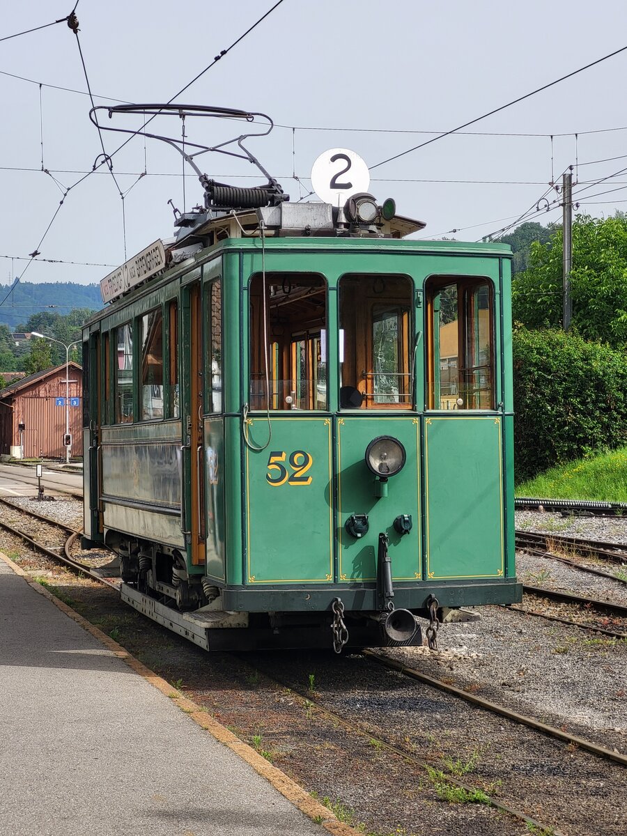Heute übernimmt das Berner Tram Ce 2/2 52 der Blonay Chamby Bahn  den Einsatz als ersten Zug nach Chaulin.
29. Juni 2024