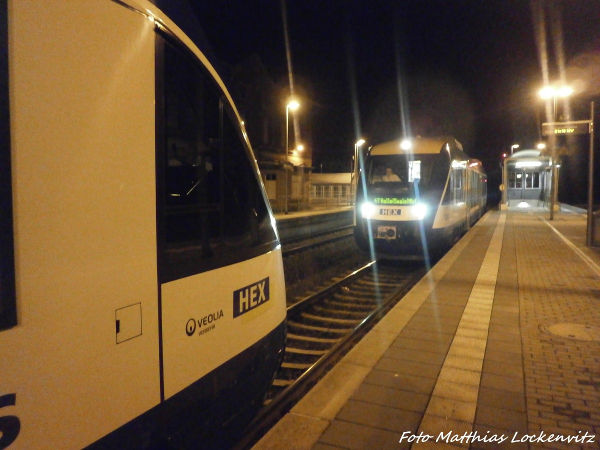 HEX VT 871 n�hert sich im Bahnhof K�nnern den VT 876 am 21.12.14