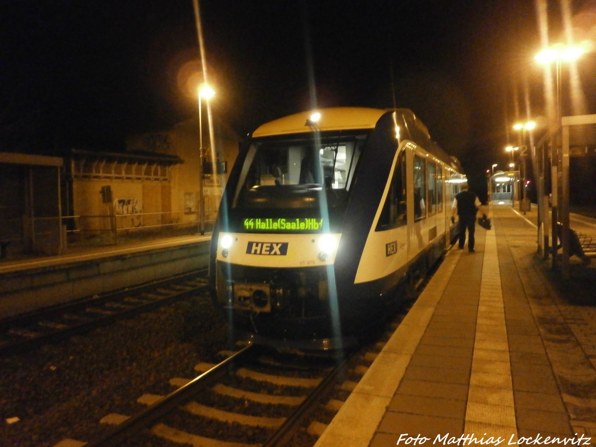HEX VT 876 mit ziel Halle (Saale) Hbf im Bahnhof K�nnern am 21.12.14
