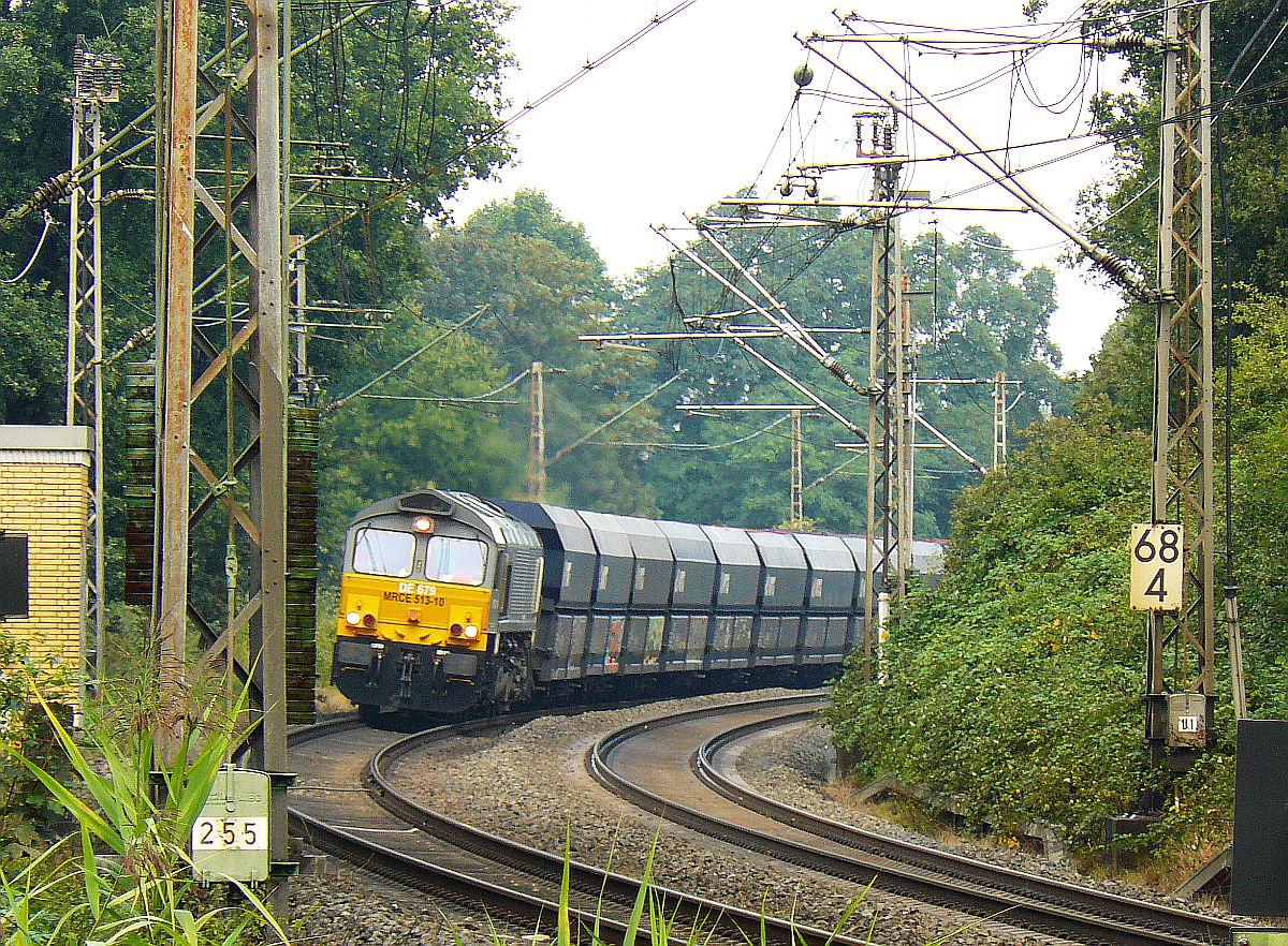 HGK DE-679 in Elten am 11-09-2013.

HGK class 66 locomotief DE-679 met kolentrein in Elten, Duitsland 11-09-2013.