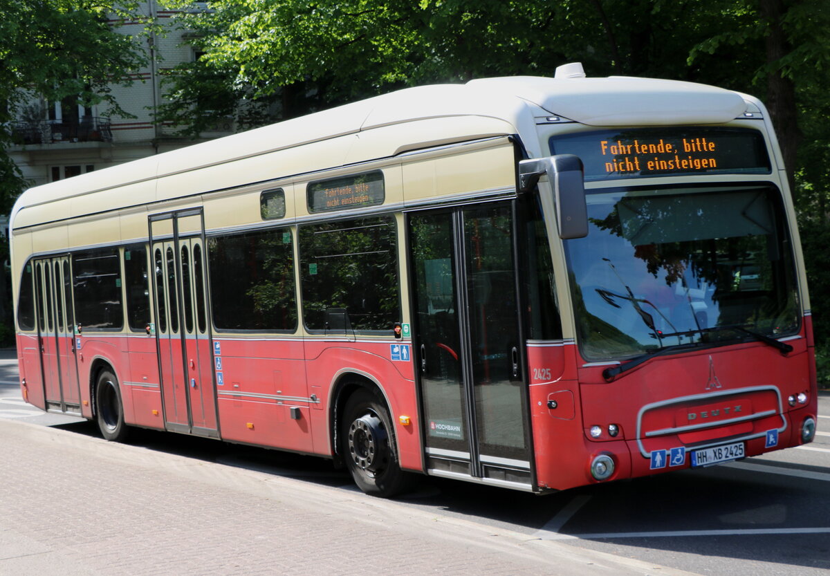 HHA Hamburg - Nr. 2425/HH-XB 2425 - eMercedes (Retro Deutz) am 9. Mai 2025 in Hamburg (Aufnahme: Martin Beyer)