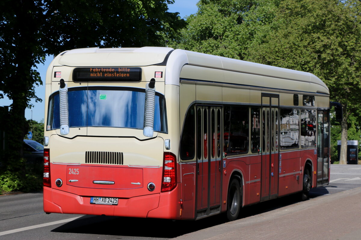 HHA Hamburg - Nr. 2425/HH-XB 2425 - eMercedes (Retro Deutz) am 9. Mai 2025 in Hamburg (Aufnahme: Martin Beyer)