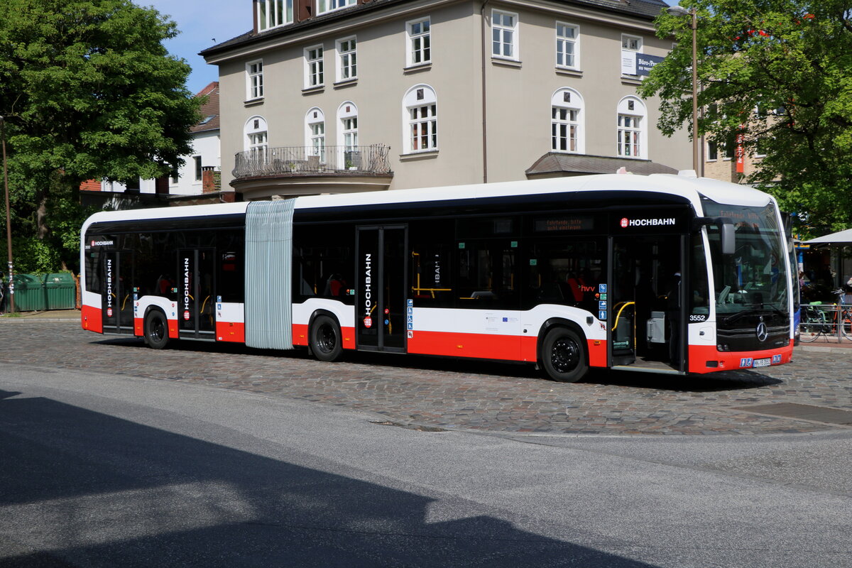 HHA Hamburg - Nr. 3552/HH-YB 3552 - eMercedes am 10. Mai 2025 in Hamburg, Busbahnhof HH-Altona (Aufnahme: Martin Beyer)