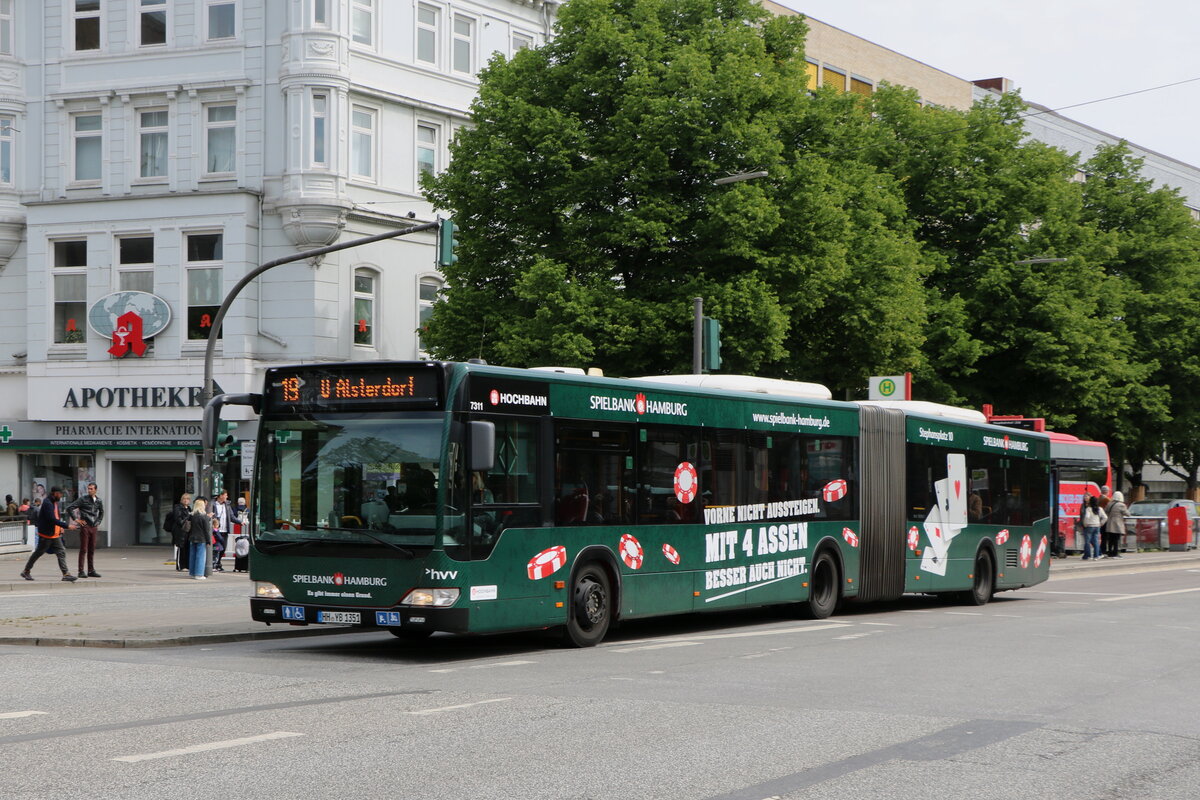 HHA Hamburg - Nr. 7311/HH-YB 1351 - Mercedes am 10. Mai 2025 in Hamburg (Aufnahme: Martin Beyer)