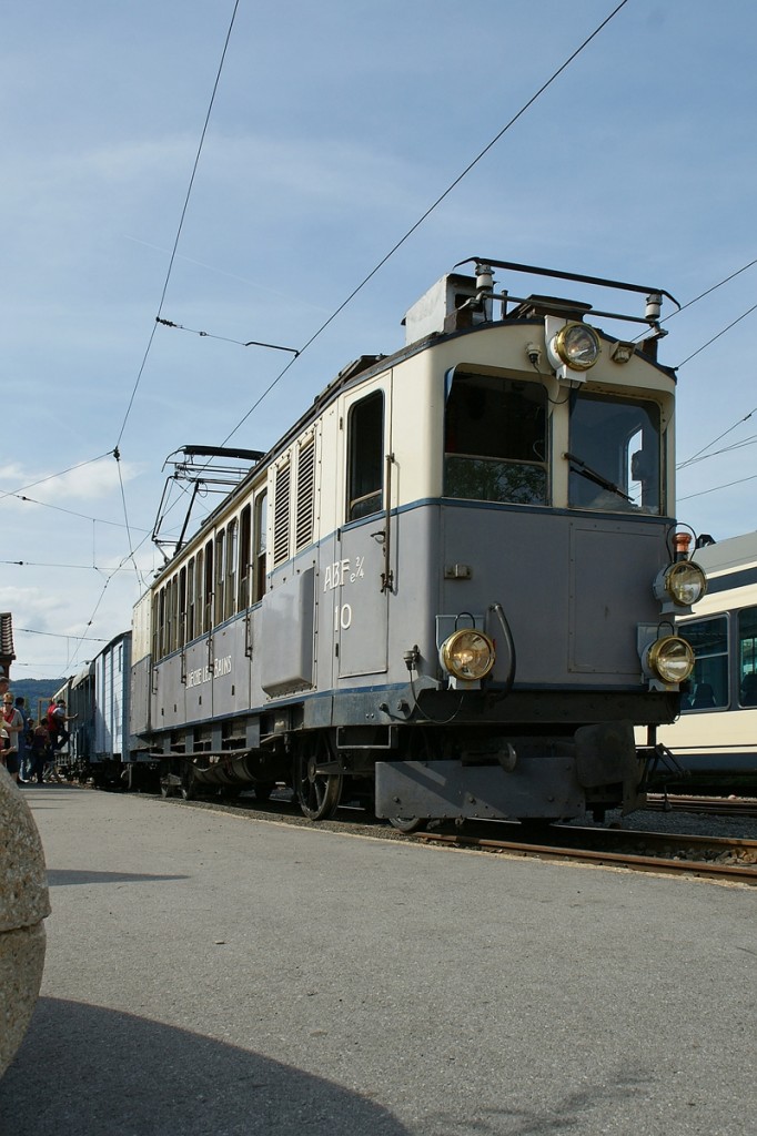 Hier nochmals der LLB Triebwagen der B-C in Blonay
12. Jui 2011