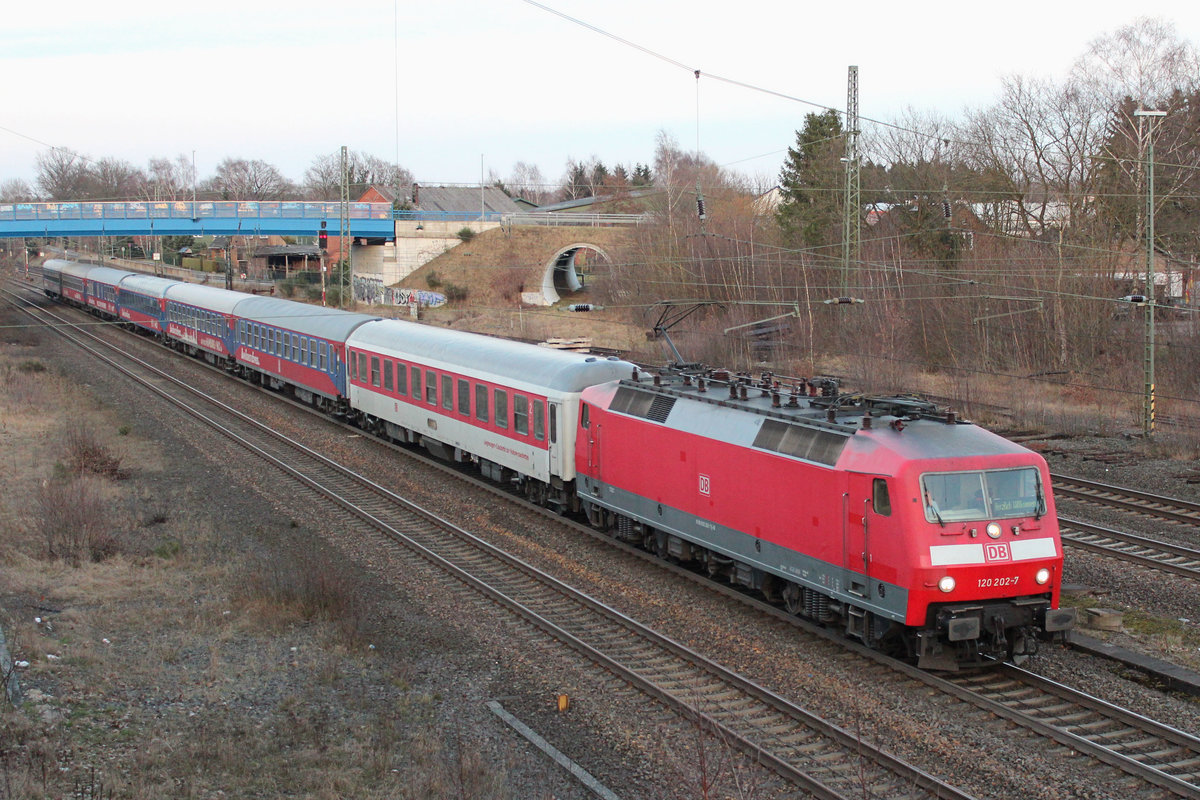 HKX - Hamburg-Köln-Express am 12.03.2017 im Tostedt, heute bespannt mit der 120 202-7, auf den Weg nach Köln.