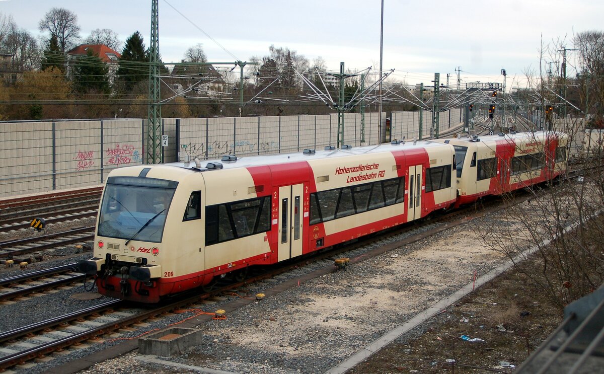 Hohenzollerische Landesbahn AG 650-Typ Triebwagen Nr. 209 und 220 in Ulm am 18.03.2009.