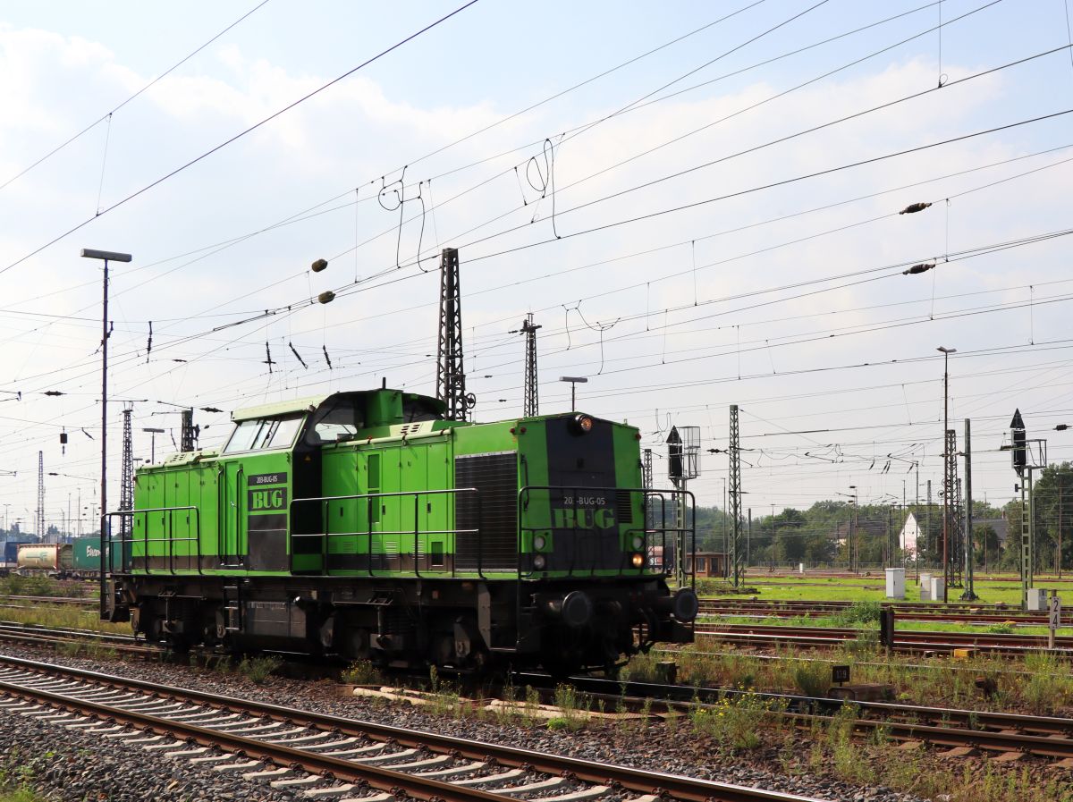 HVLE/BUG (Havellndische Eisenbahn AG/BUG Verkehrsbau AG) Diesellok 1 203 141-7 (203BUG-05) Gterbahnhof Oberhausen West 02-09-2021.

HVLE/BUG (Havellndische Eisenbahn AG/BUG Verkehrsbau AG) dieselloc 1 203 141-7 (203BUG-05) goederenstation Oberhausen West 02-09-2021.