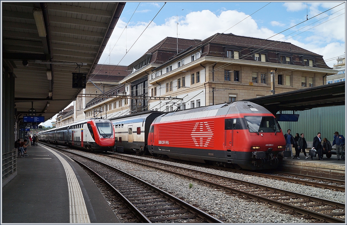 IC gestern und heute: Es war ja schon lange geplant, dass die RABDe 502 (Twindexx Swiss Express) die Re 460 - IC2000 (der Linie IC1 Genève Aéroport - St.Gallen) abzulösen sollten, nun kommen die ersten Züge im Planverkehr bis nach Lausanne, auch wenn auf diesem Bild der SBB RABe 502 207 (UIC 94 85 0 502 207-9 CH-SBB)  Stadt BERN  auf Testfahrt und die SBB Re 460 066-4 mit einem IR15 nach Luzern zu sehen sind.

19. Juni 2020