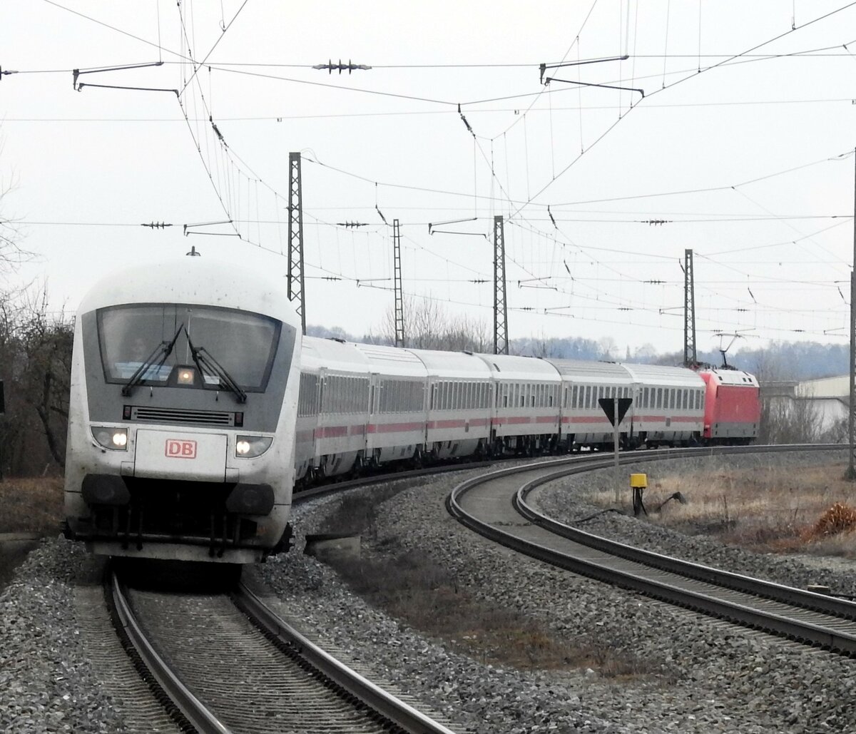 IC Steuerwagen, eine 101 schiebt in Jettingen am 22.02.2019.