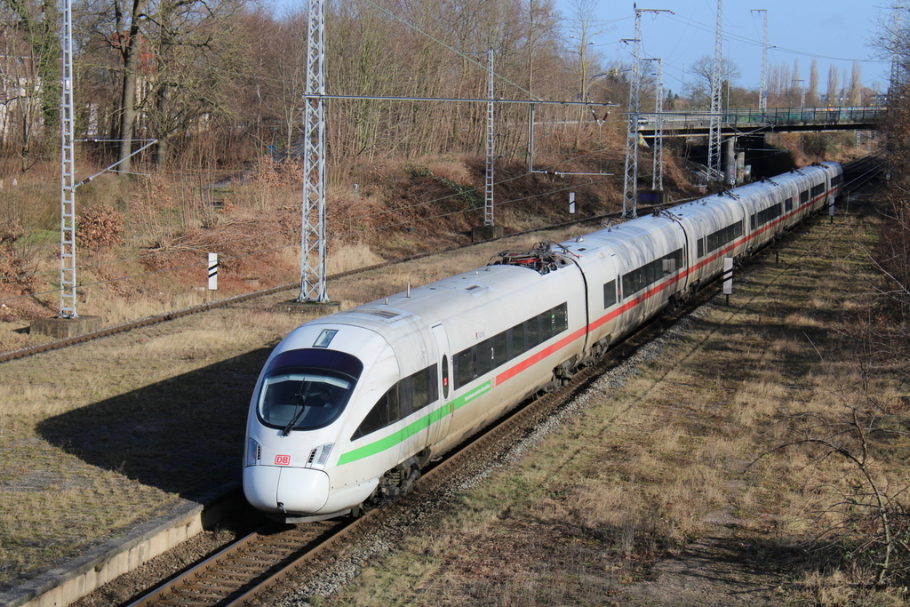ICE 1676 von Hannover Hbf nach Stralsund Hbf bei der Durchfahrt in Rostock-Kassebohm.05.02.2022 