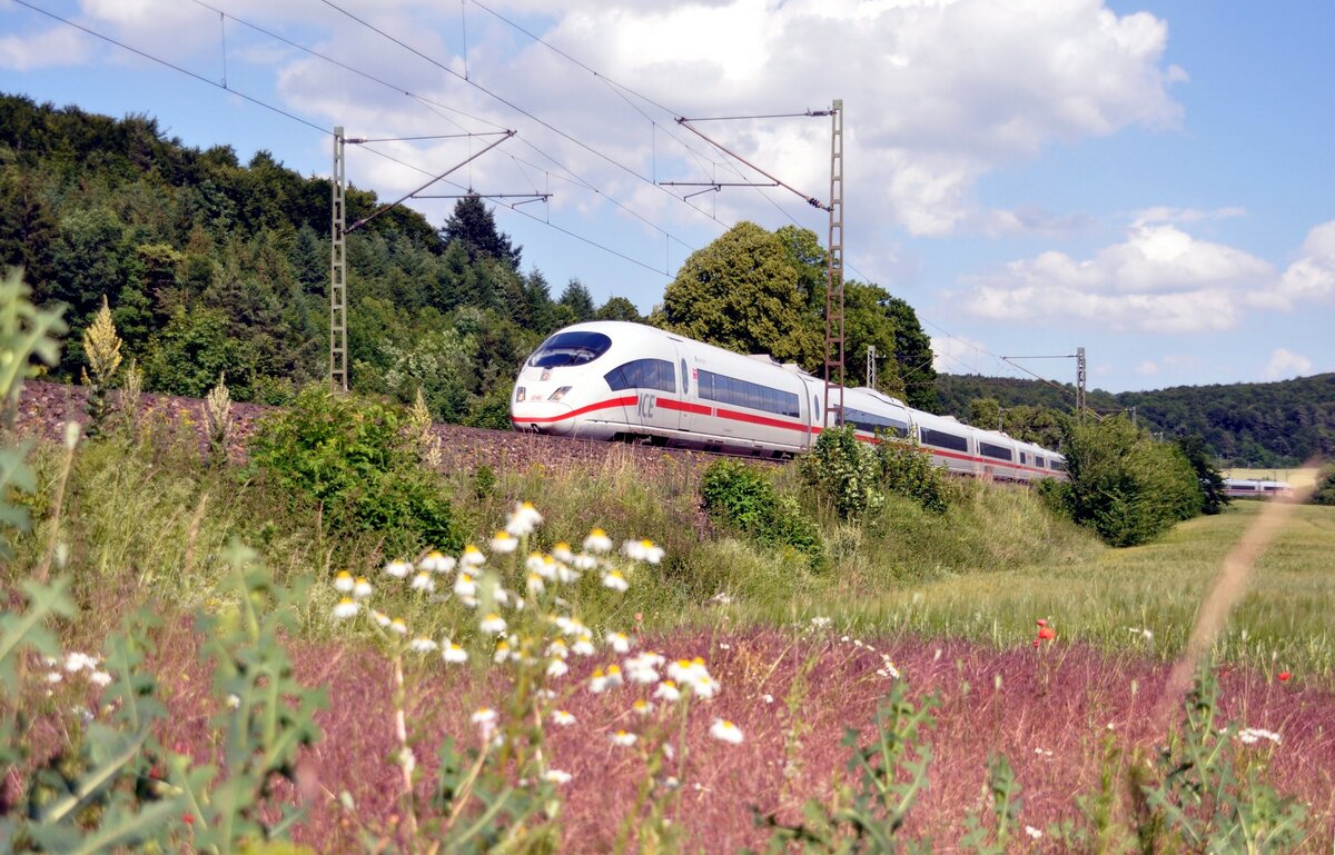 ICE 3 bei Amstetten am 26.06.2012.