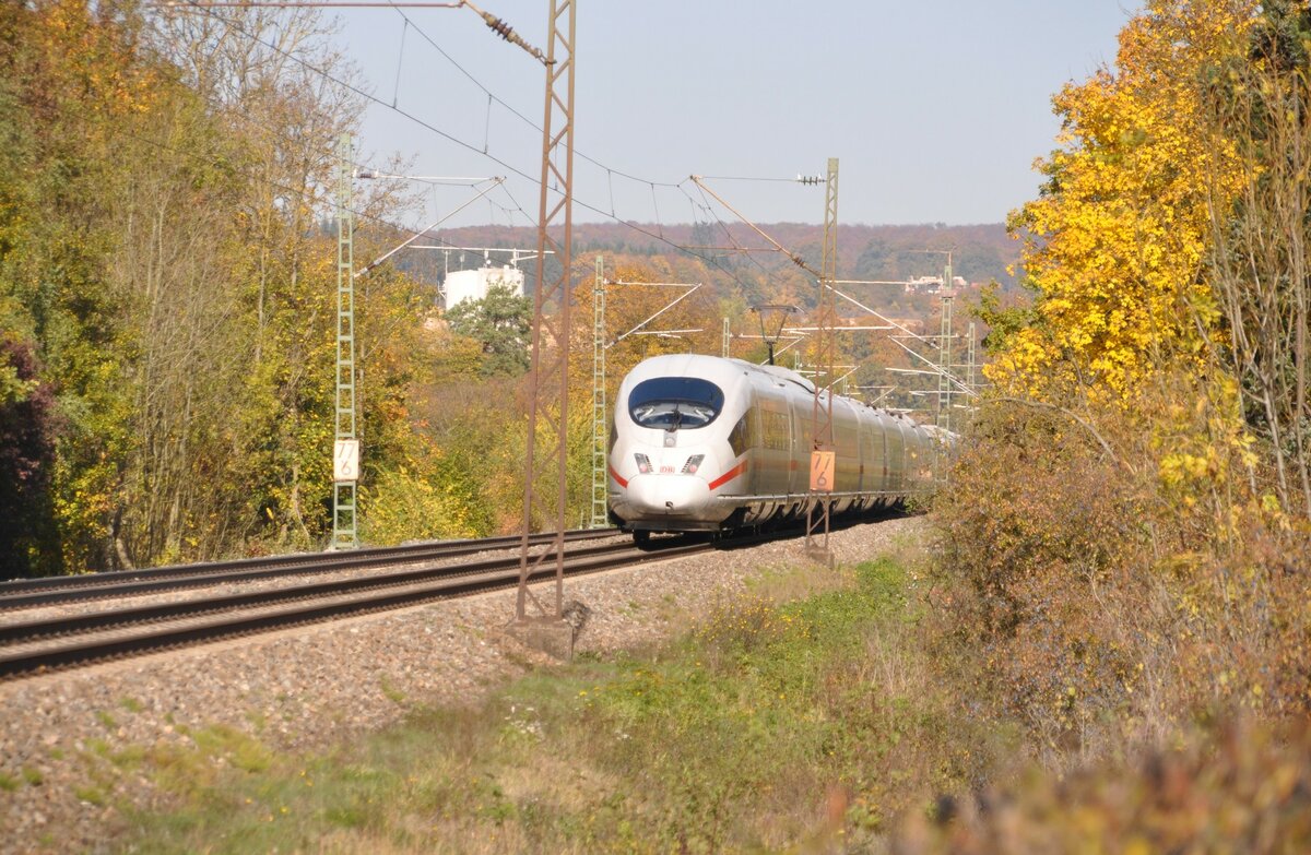 ICE 3 bei Hnterdenkental am 19.10.2012.