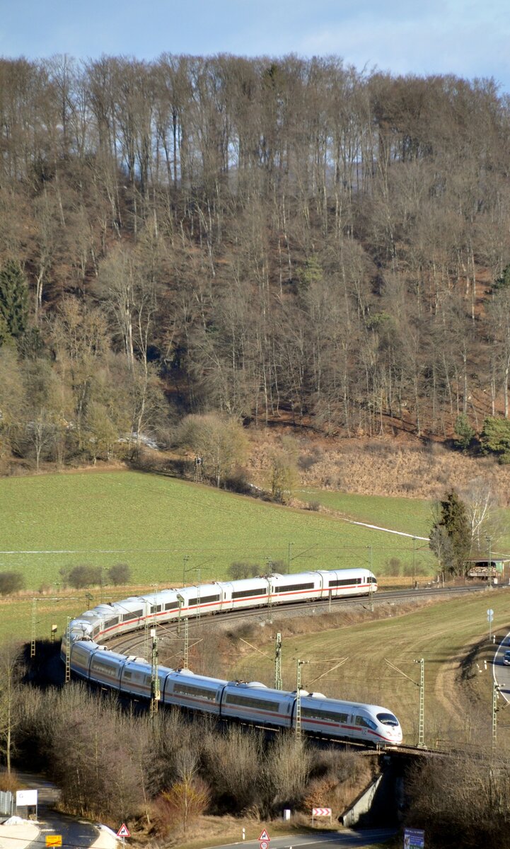 ICE 3 in der Kurve bei Urspring am 01.03.2010.