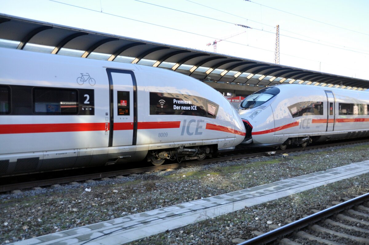 ICE 3 neo Velaro MS Tz 8008 und 8009; 93 80 5 408 509-8 D-DB in Ulm am 07.01.2023. Ich hätte diesem ICE keine Aufmerksamkeit gewidmet, wenn es nicht auf dem Fenster gestanden hätte -Ich bin neu.
