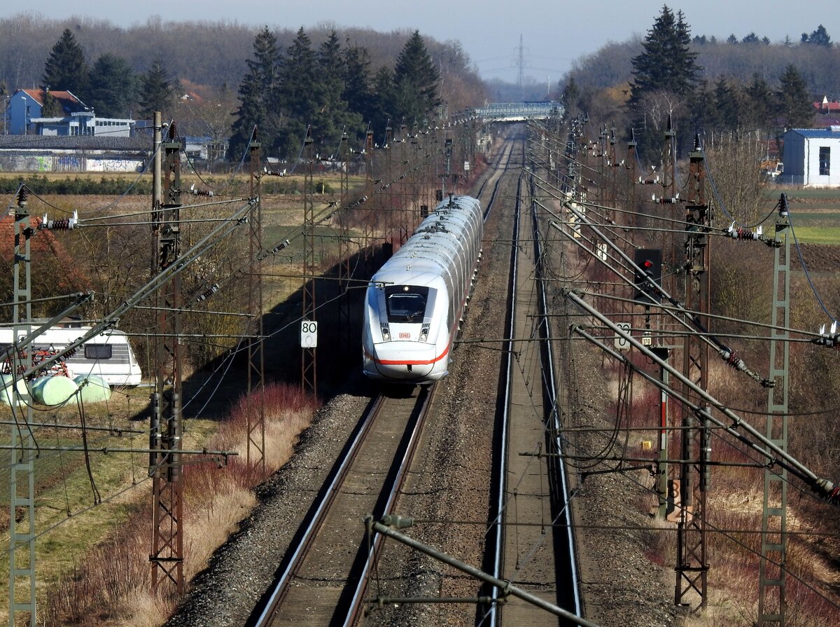 ICE 4 BR 412 in Neu-Ulm Pfuhl am 09.02.2022.