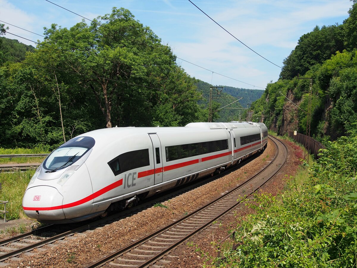 ICE 7 407 016-5 auf der Geislinger Steige am 22.06.2014.