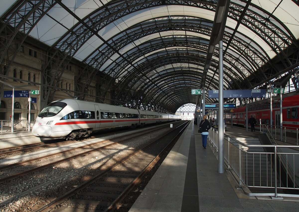 ICE T Nr. 411  1101 (411 001 und 411 501) der ÖBB mit Namen  Neustadt an der Weinstraße  im Hbf Dresden am 19.04.2015.