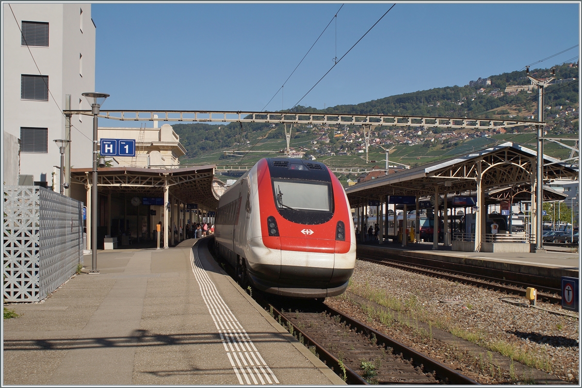 ICN Züge sind kaum auf der Simplon Linie zu sehen, um so erstaunlicher war ich, als ein ICN als IR 90 von Brig nach Genève Aéroport in Vevey ankam. 

4. Aug. 2022