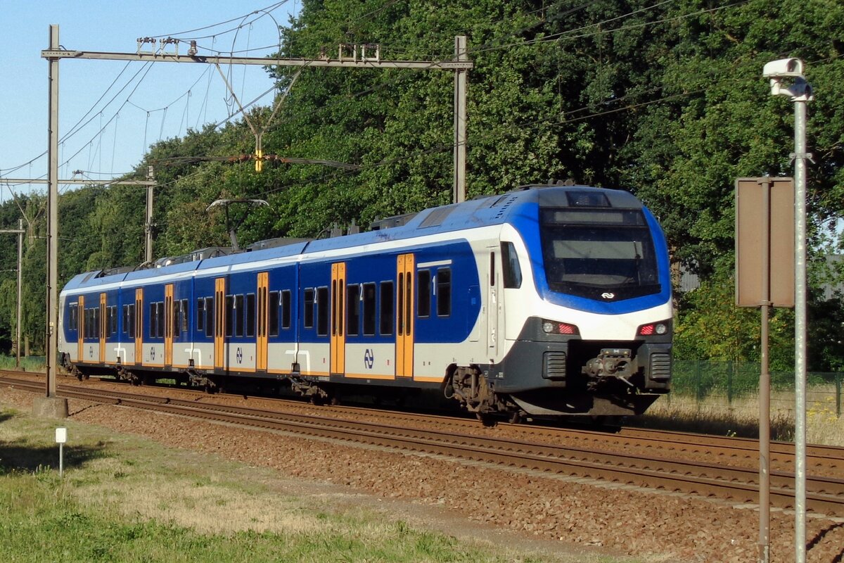 Im Bild. NS 2512 passiert am 1 Juli 2018 Fotograf und Überwachungskamera in Alverna.