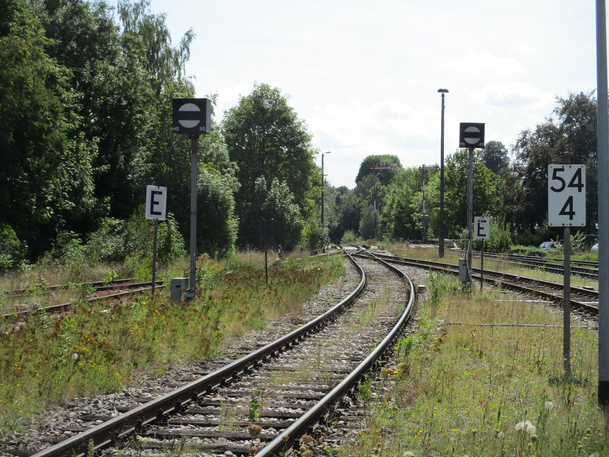 In Bad Lobenstein gibt es noch die alten Gleissperrsignale.Am 30.August 2022.