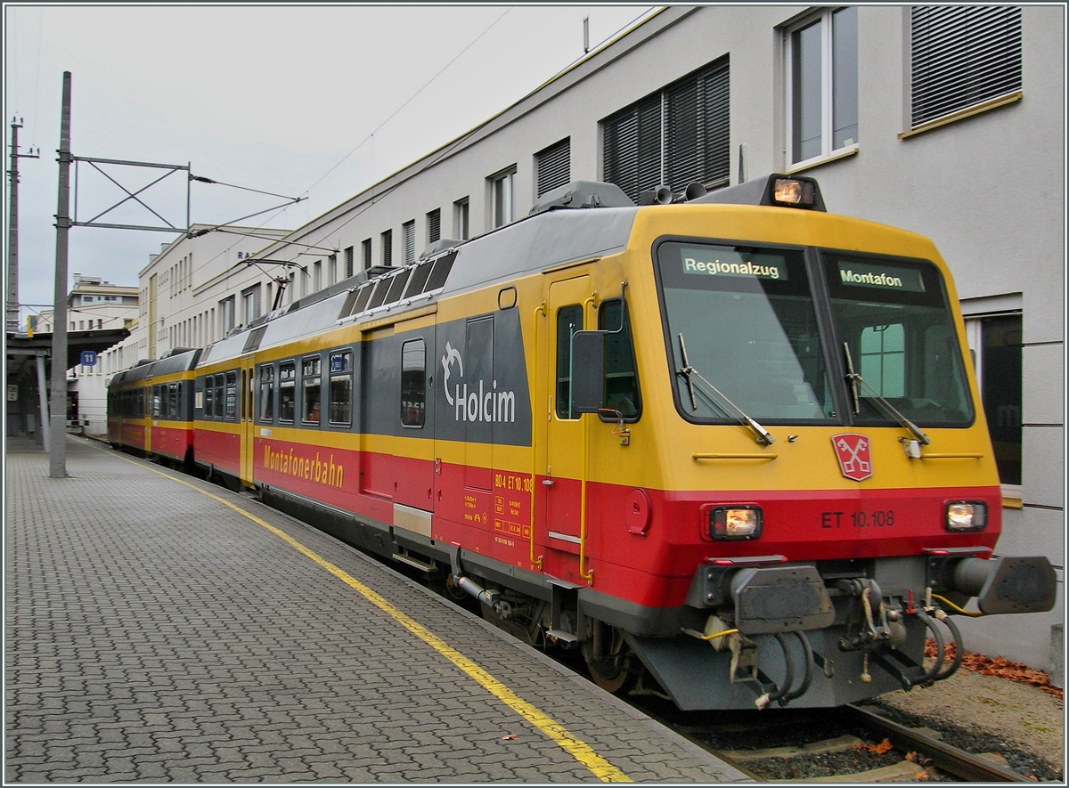 in Bludenz vermittelt die Montafornerbahn Anschluss nach Schruns. Hier wartet der ET 10.108 (mit dem SBB  NPZ baugleich) auf Anschlussreisende. 
12. Jan. 2007