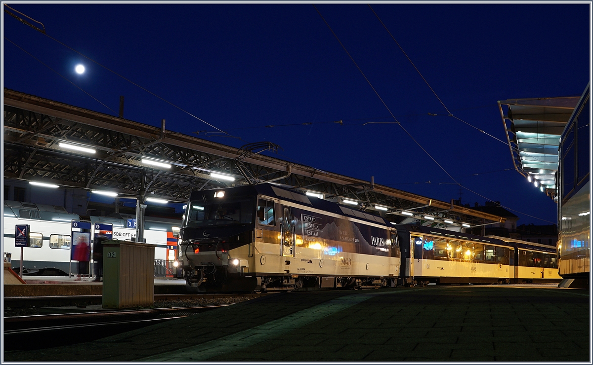 In Montreux wartet die MOB Ge 4/4 8004 mit ihrem IR 2112 auf die Abfahrt (7:44) nach Zweisimmen.

12. Januar 2020