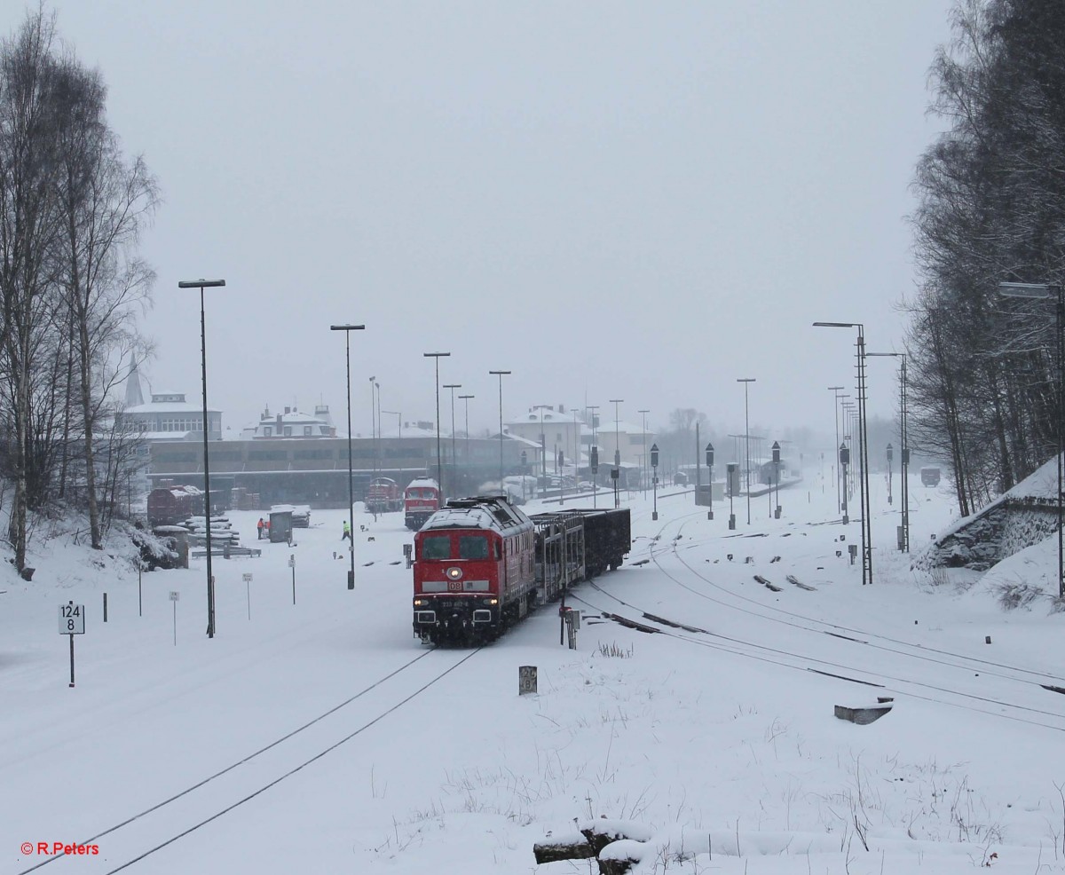 In der Rubrik   Längster Zug  reiht sich dieser 67iger ein der von 233 662-6 mit Pufferringe aus dem verschneiten Marktredwitz gen Cheb raus beschleunigt wird. Gerade mal ein Autotransportwagen und 2 Eas war die Last am Haken.31.01.15