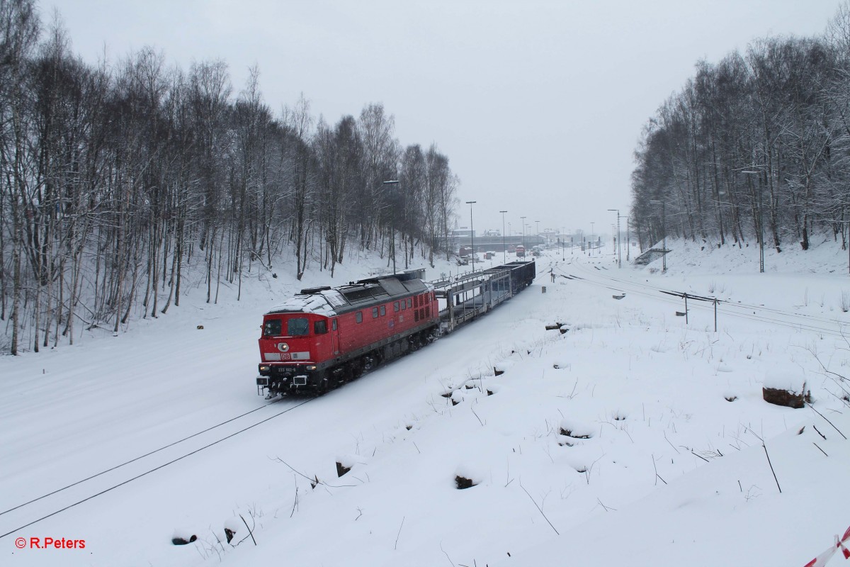 In der Rubrik   Längster Zug  reiht sich dieser 67iger ein der von 233 662-6 mit Pufferringe aus dem verschneiten Marktredwitz gen Cheb raus beschleunigt wird. Gerade mal ein Autotransportwagen und 2 Eas war die Last am Haken.31.01.15