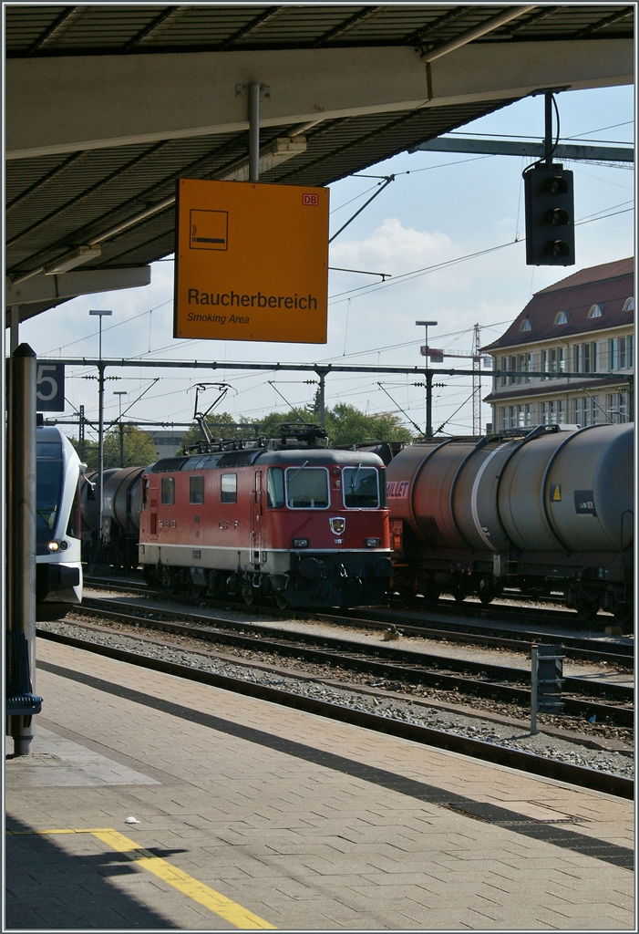 In Singen wartet eine SBB Re 4/4 II auf neuen Aufgaben.
2. Aug. 2015