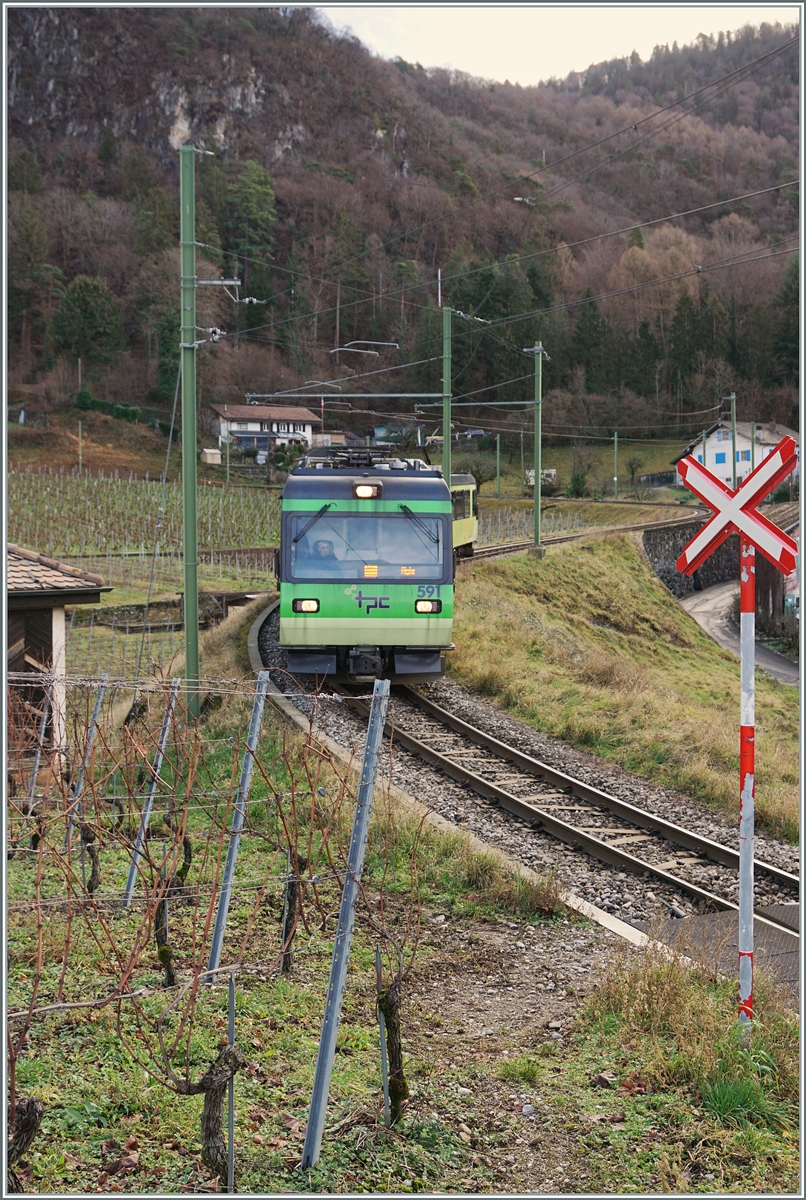 In den Weinbergen von Aigle ist der TPC Beh 4/8 591 als R71 431 auf der Fahrt von Les Diablerets nach Aigle. 

4. Jan. 2024