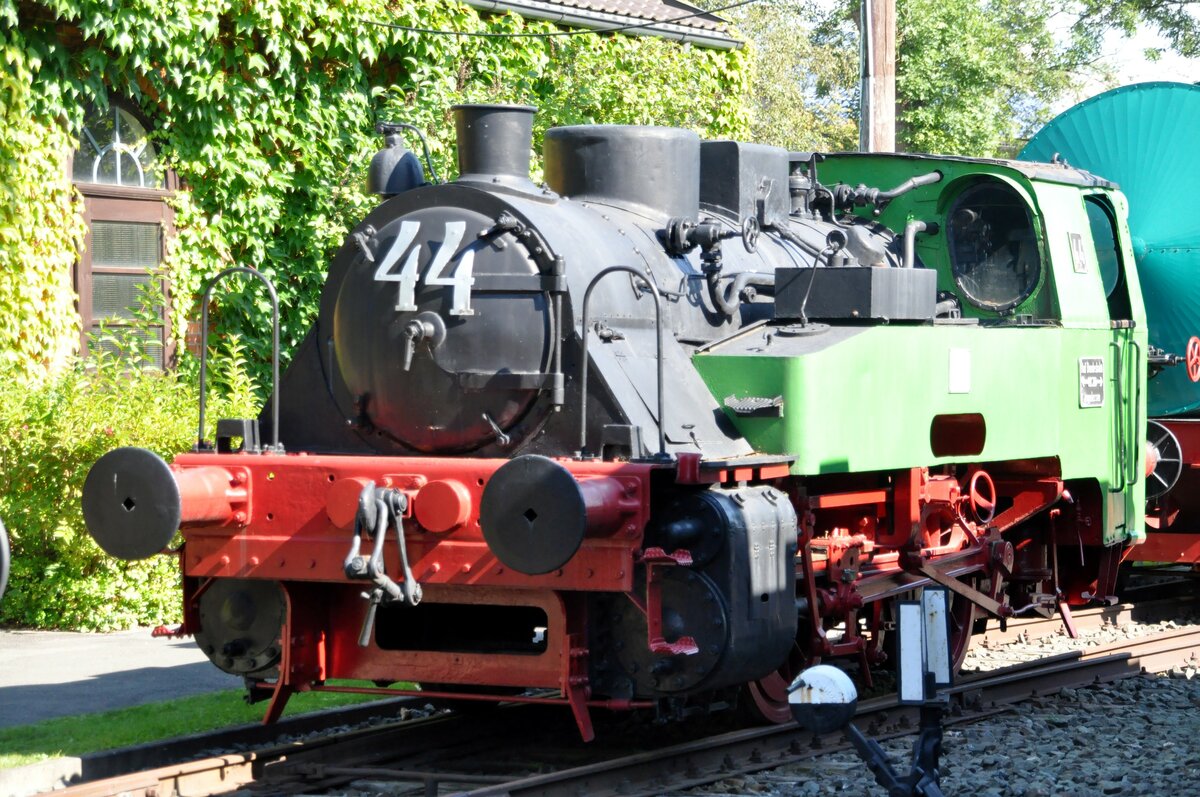 Industrie-Dampflok Nr.44 Achsfolge B, niedrige Bauart ggf. Stahlindustrie. Keine weiteren Angaben verf�gbar; im Deutschen Dampflokmuseum Neuenmarkt-Wirsberg am 03.09.2011.