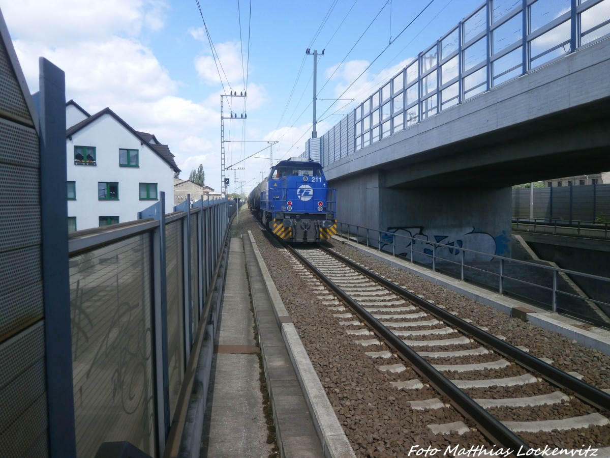 InfraLeuna 211 am Ende des G�terzugs in Halle-Ammendorf am 13.5.15