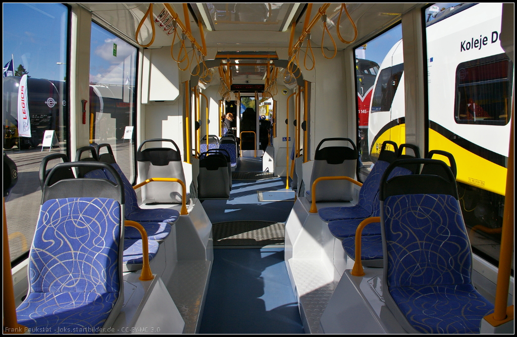 Inneneinrichtung der Durmaray Silkworm, die als f�nfteilige bidirektionale Variante auf der InnoTrans 2014 in Berlin ausgestellt war