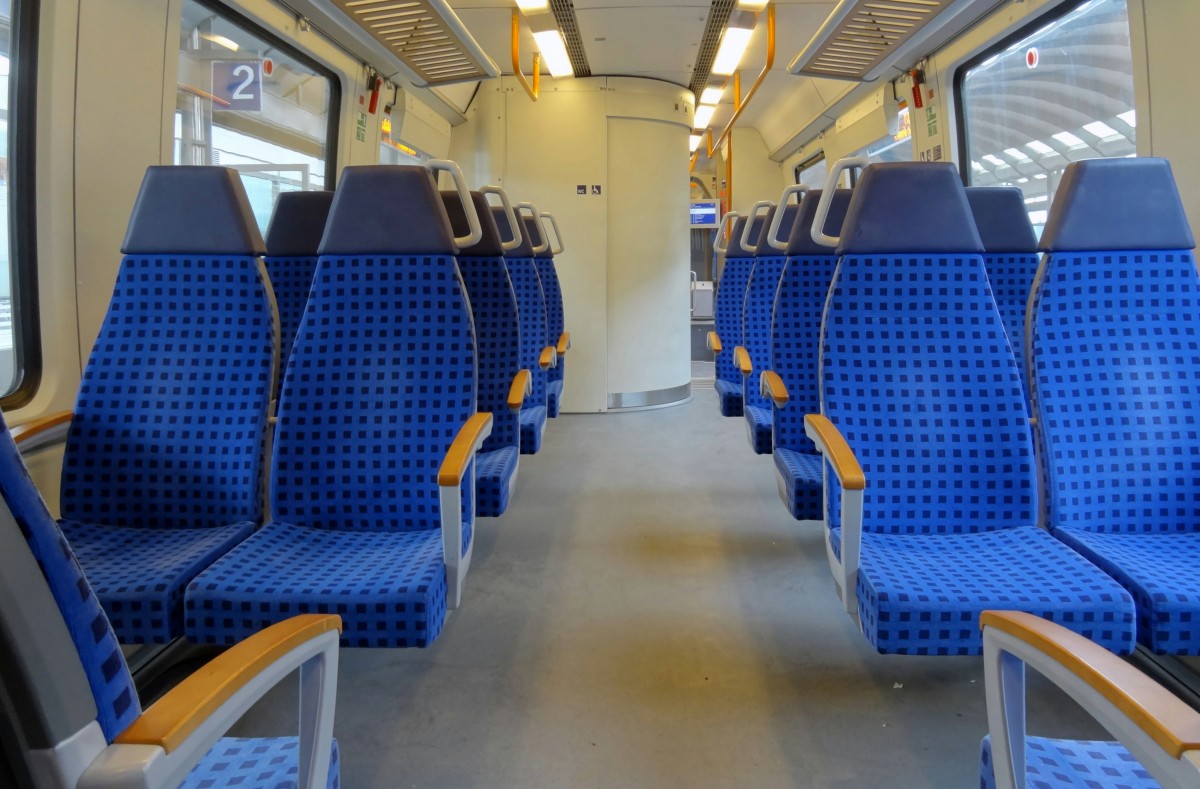 Innenraum eines Triebzuges der Baureihe 442 vom Franken-Th�ringen-Express.
Aufgenommen im Februar 2014.