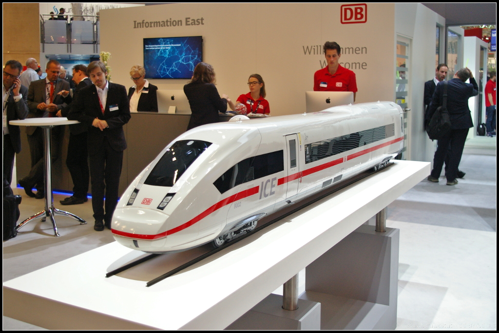 InnoTrans 2016 in Berlin: Modell des neuen ICx/ICE 4, von dem Siemens bereits vier St�ck f�r Erprobungsfahrten an DB Fernverkehr ausgeliefert hat. Die Triebz�ge sollen in Zukunft die ersten beiden Baureihen 401 und 402 abl�sen. Eingereiht ist der ICx als Baureihe 0812/5812. Das Modell tr�gt die Nummer Tz 9002 und entspricht 0812 002.