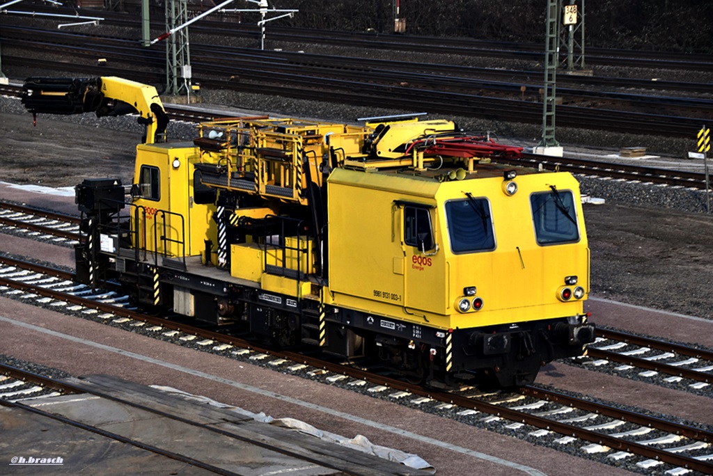 instandhaltungsfahrzeug f�r oberleitungen,der baureihe 703,war abgestellt beim bahnhof hh-wilhelmsburg,10.02.17