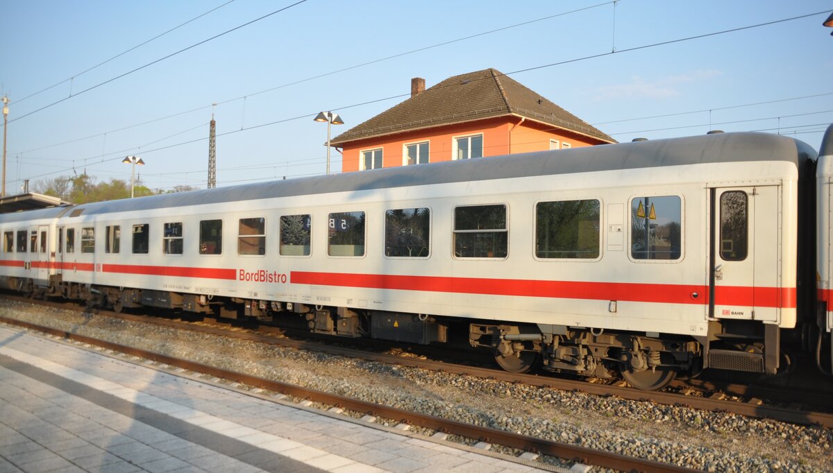 Intercity Bord Bistro Wagen 288 ARkimmbz in Günzburg am 13.04.2014.