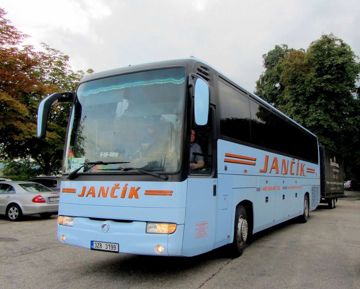 IRISBUS aus der CZ mit Anh�nger im September 2013 in Krems.