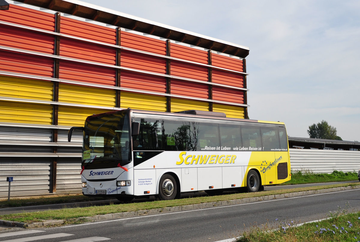 Irisbus von Manfred Schwaiger Reisen aus Nieder�sterreich in Krems gesehen.