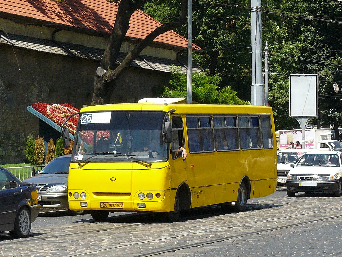 Isuzu Bogdan А09212 Bus Mytna Platz, Lviv 20-06-2013.

Isuzu Bogdan А09212 bus Mytna plein, Lviv 20-06-2013.