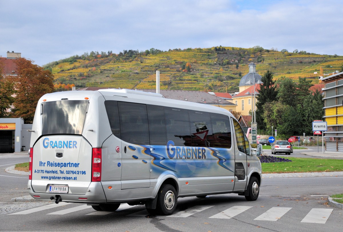 Iveco Kleinbus von Grabner Reisen / �sterreich im Herbst 2013 in Krems.