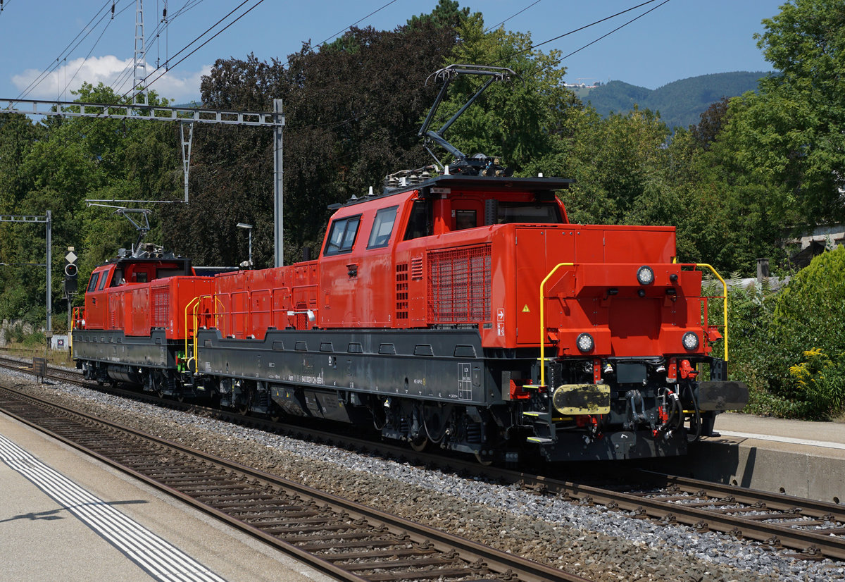 JAHRESRÜCKBLICK 2018
von Walter Ruetsch
Serie Nr. 4
Zwei SBB Aem 940 Zweikraftloks auf Testfahrt bei Solothurn-West am 20. August 2018.
