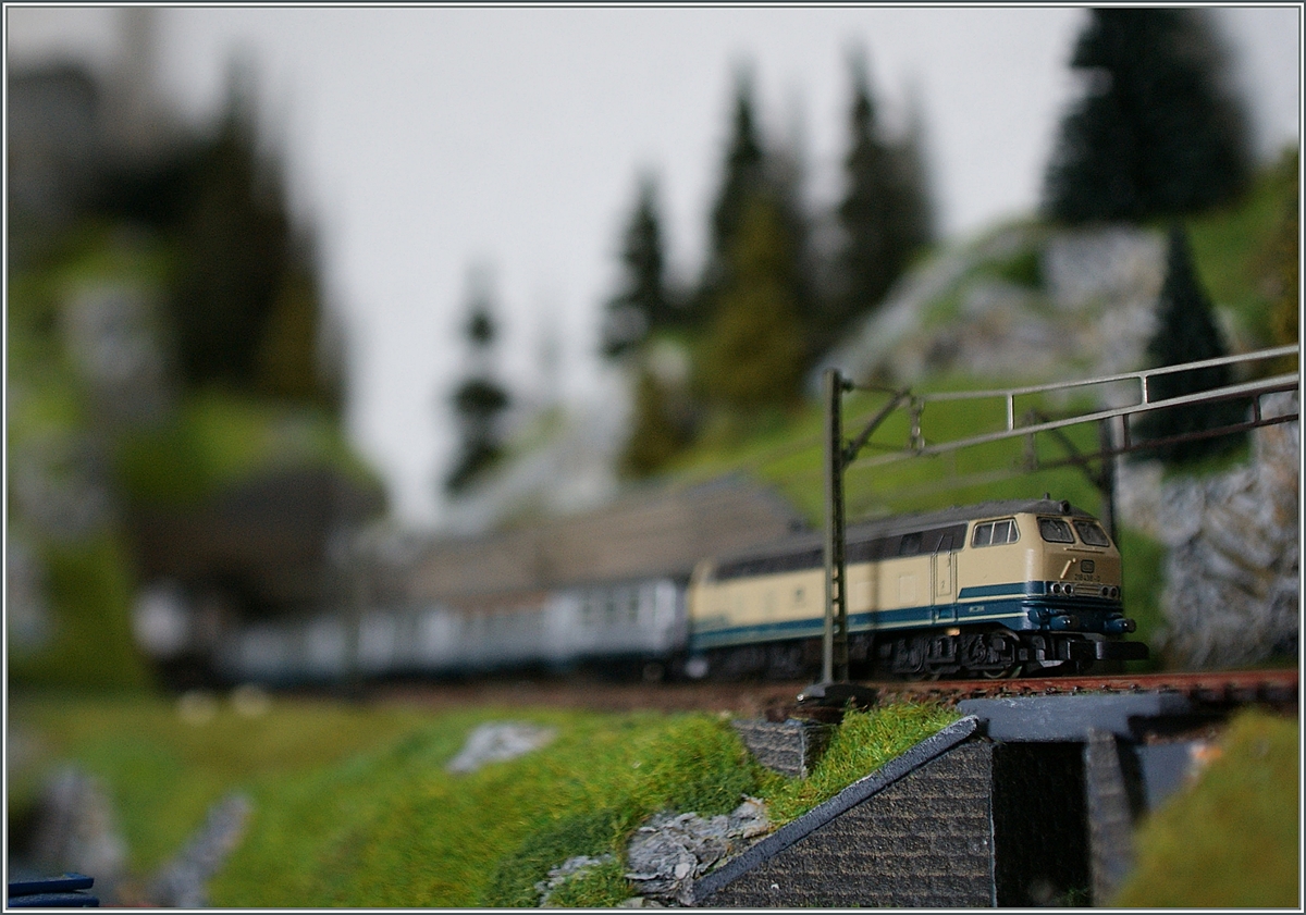 Je kleiner die Modellbahn, desto mehr bereit die Tiefenschärfe Probleme: Eine V 216 auf meiner Z-Anlage (Variante 2)

20. Juni 2011